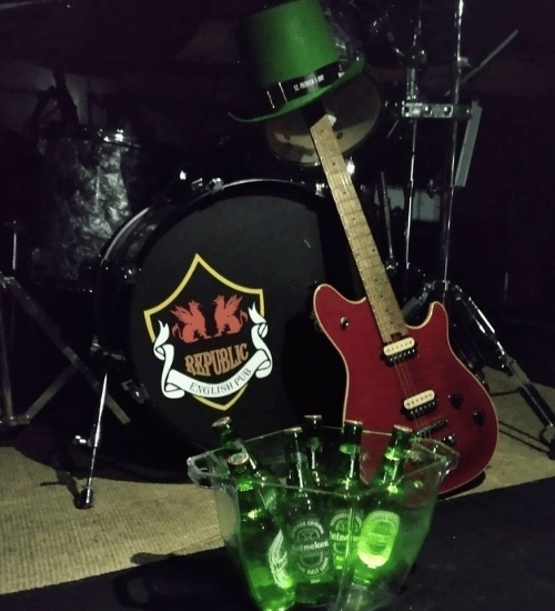 Bar: Republic English Pub